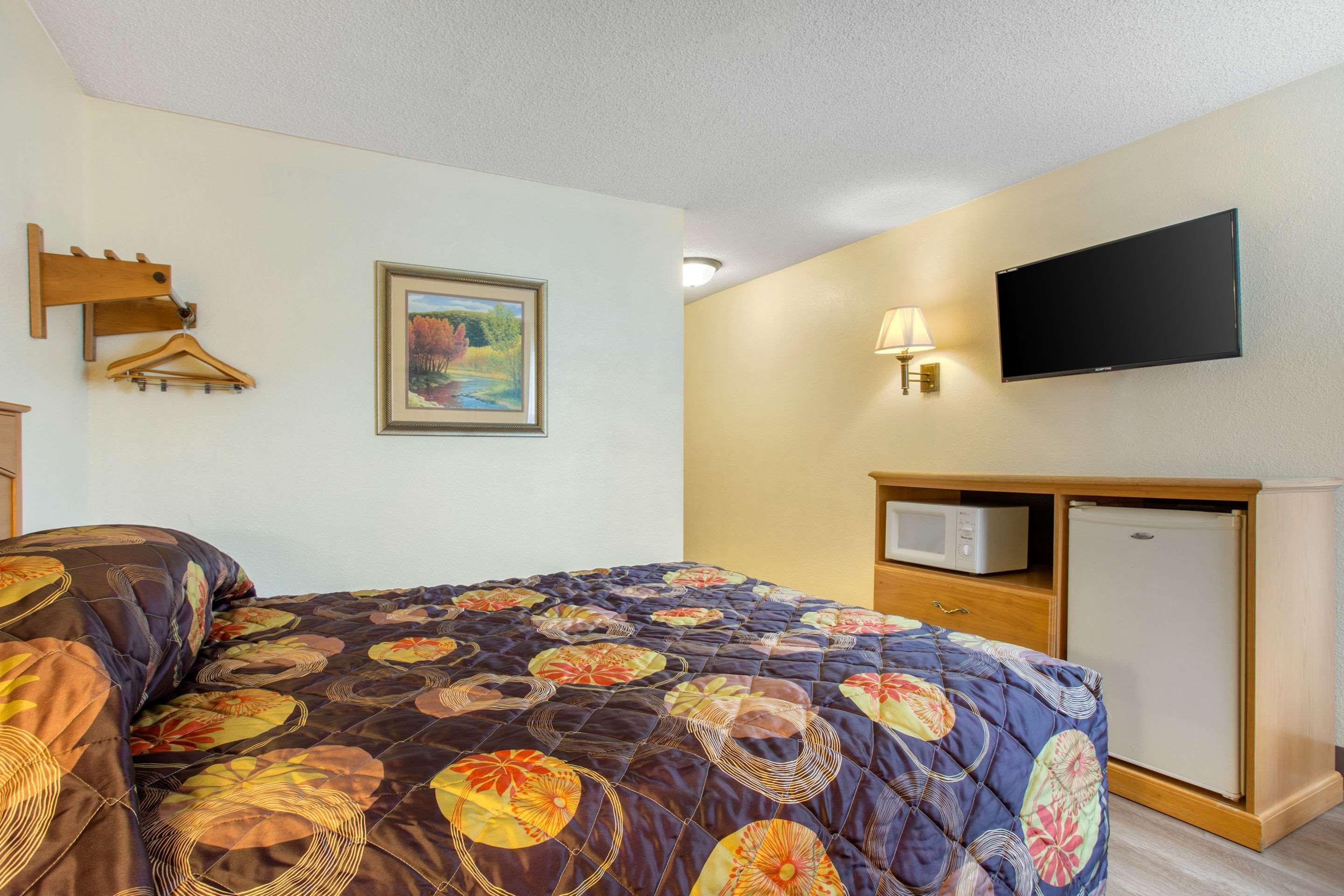 Rodeway Inn Asheville Exterior photo