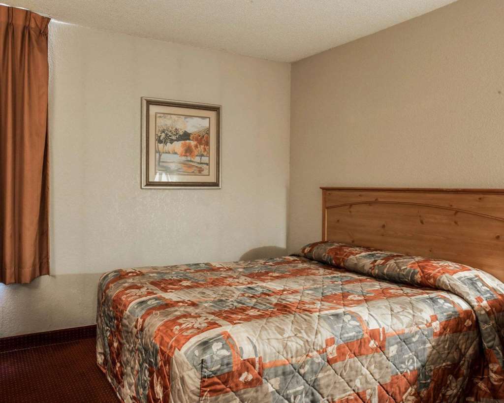 Rodeway Inn Asheville Room photo